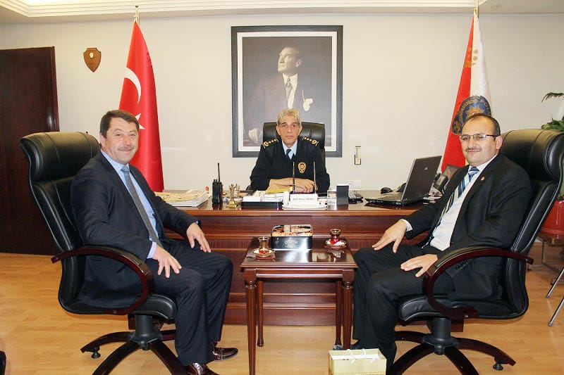 POLİSİ İLK KUTLAYAN ŞOFÖRLER ODASI OLDU