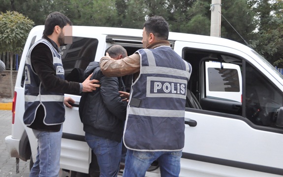 ŞÜPHELİ ARAÇTAN 3 TABANCA ÇIKTI