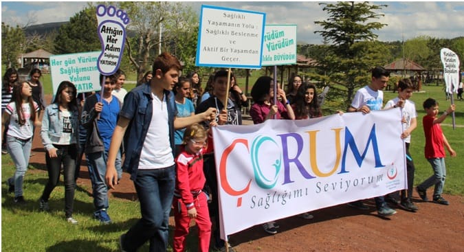 ÇOCUKLAR ÖNCE YÜRÜDÜ SONRA EĞLENDİ