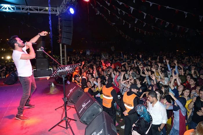 YUSUF GÜNEY GENÇLERİ COŞTURDU