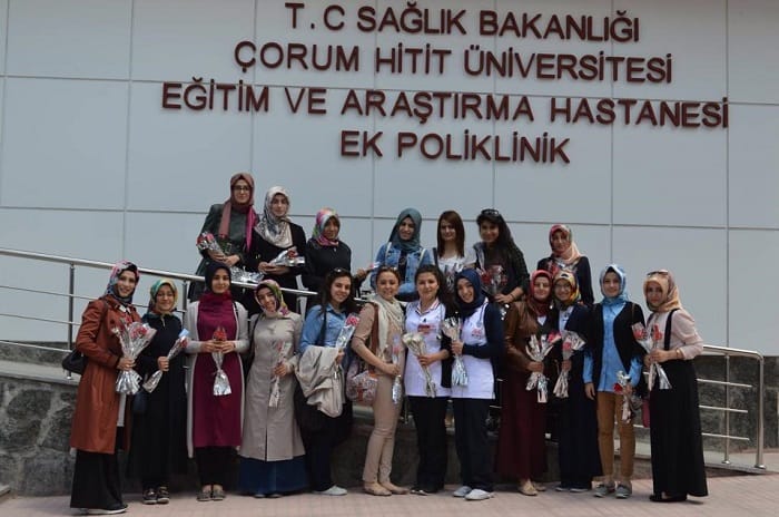 GENÇLERDEN HASTANEYE ANLAMLI ZİYARET