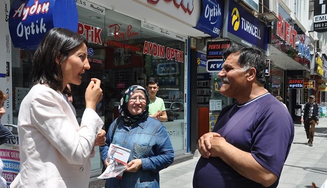 TOPÇUBAŞI, İŞARET DİLİYLE SOHBET ETTİ