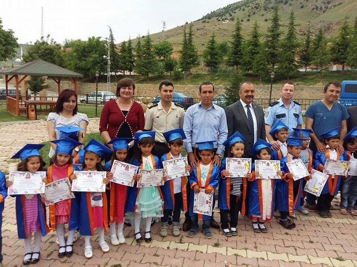 KARAHACİP’Lİ MİNİKLER DİPLOMA SEVİNCİ YAŞADI