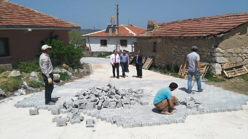 ÇORUM’UN 7 KÖYÜNE KİLİTLİ PARKE TAŞI YAPILACAK