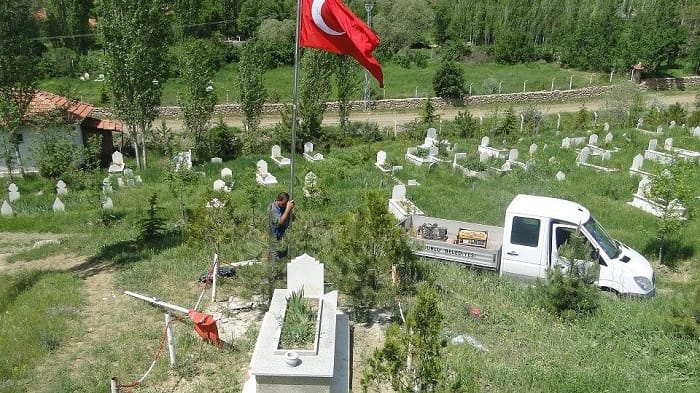 BAŞKAN, ŞEHİT YAKINININ İSTEĞİNİ GERİ ÇEVİRMEDİ