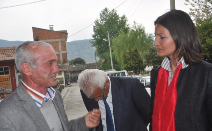 MHP’Lİ KADIN ADAYA AĞLAYARAK DERT YANDI