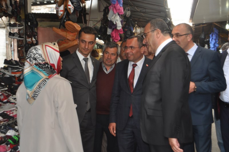 MHP ARASTA ESNAFINI ZİYARET ETTİ