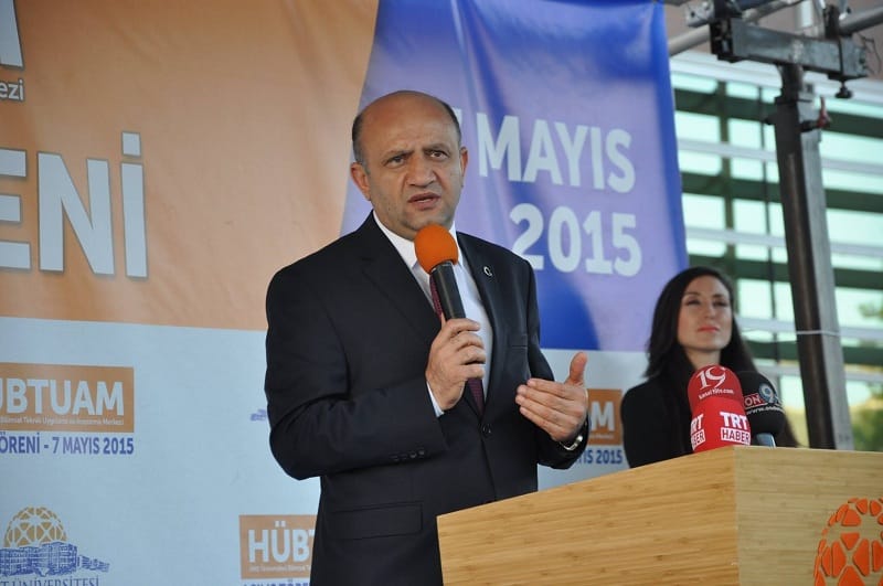 ÜNİVERSİTEDE AÇILIŞI BAKAN YAPTI