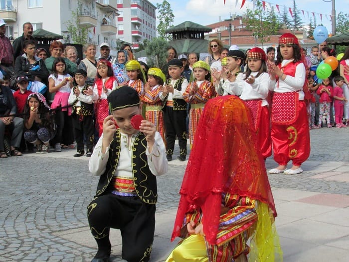 KARŞIYA ANAOKULU GÖSTERİSİ BEĞENİLDİ