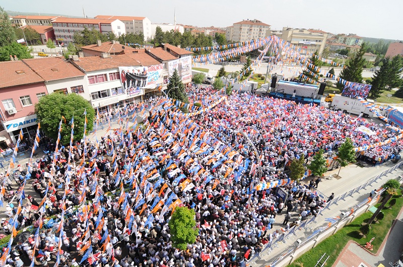AK PARTİ ÇORUM’DA GÖVDE GÖSTERİSİ YAPTI