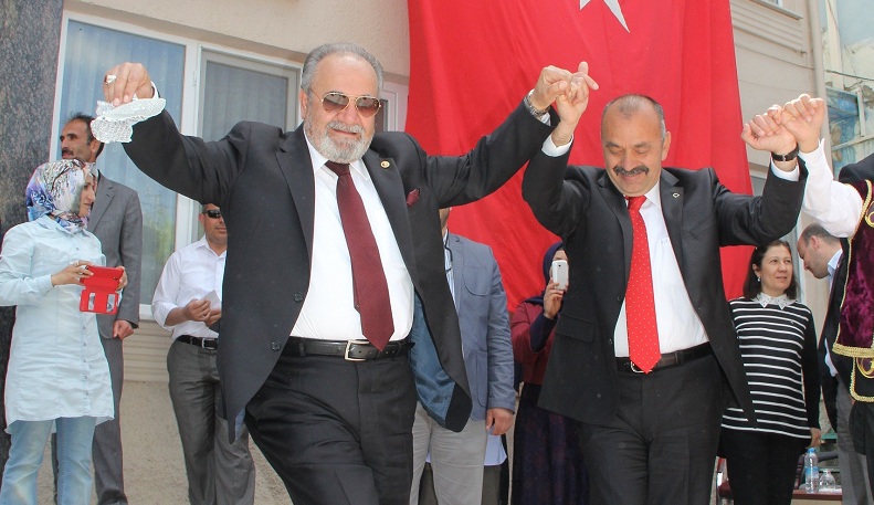 SALİM USLU HALAY BAŞINA GEÇTİ