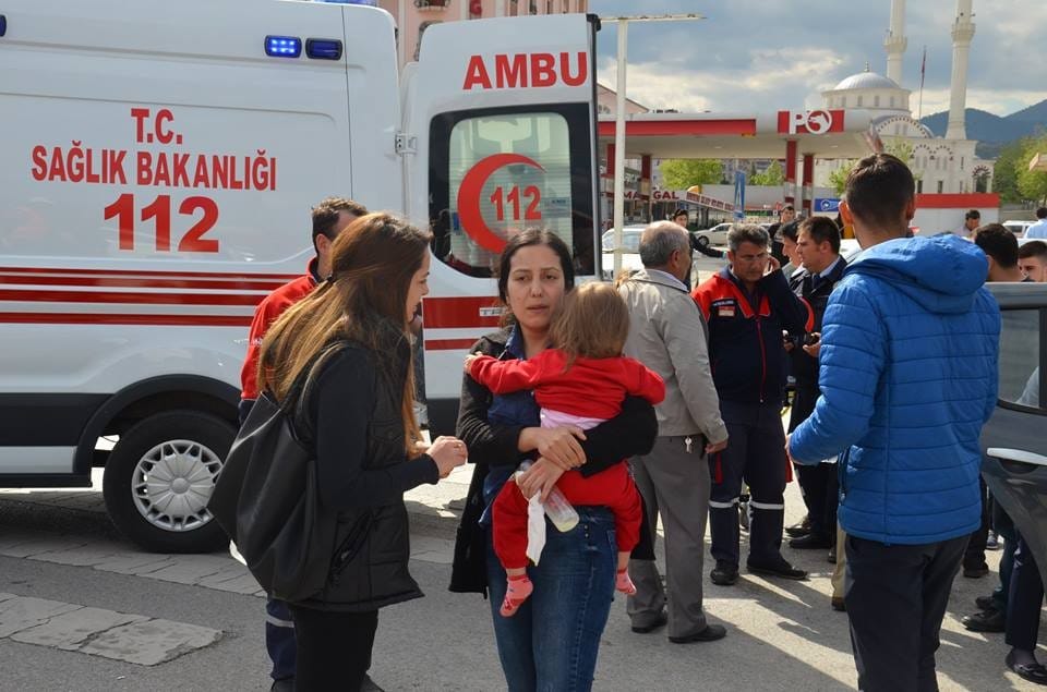 2 OTOMOBİL ÇARPIŞTI: 4 KİŞİ YARALANDI