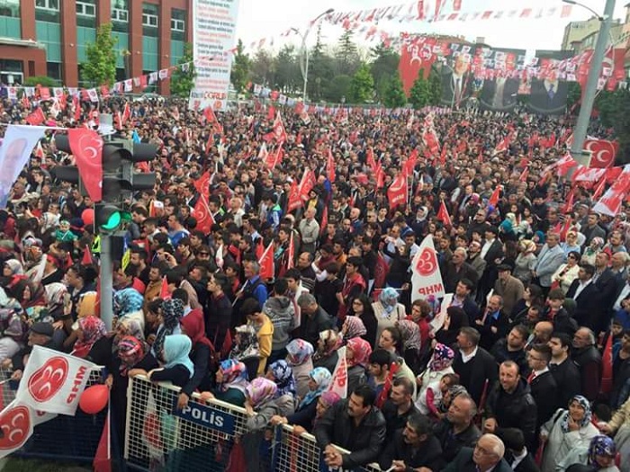 ÜLKÜCÜLERDEN COŞKULU MİTİNG