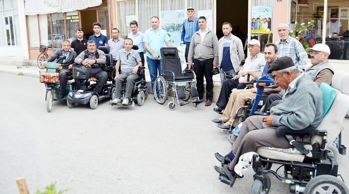 EĞİTİM-BİR-SEN SANDALYE BAĞIŞINDA BULUNDU