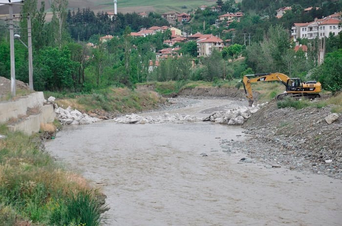 BAYAT ÇAYI ISLAH EDİLİYOR