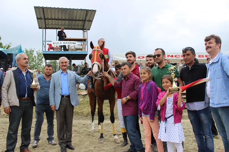 OSMANCIK AT YARIŞLARINA YOĞUN İLGİ