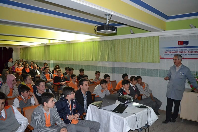 ÖĞRENCİLER YENİLENEBİLİR ENERJİ EĞİTİMİ ALDI