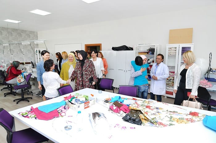 PROTOKOL EŞLERİNDEN ÖZEL ÖĞRENCİLERE ZİYARET