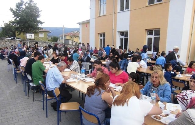 FEN LİSESİ ÖĞRENCİLERİNDEN PİLAV GÜNÜ ETKİNLİĞİ