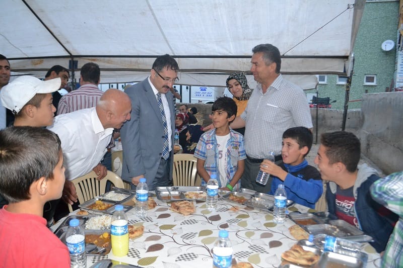 BEKİROĞLU, İFTARINI ÇADIRDA AÇTI