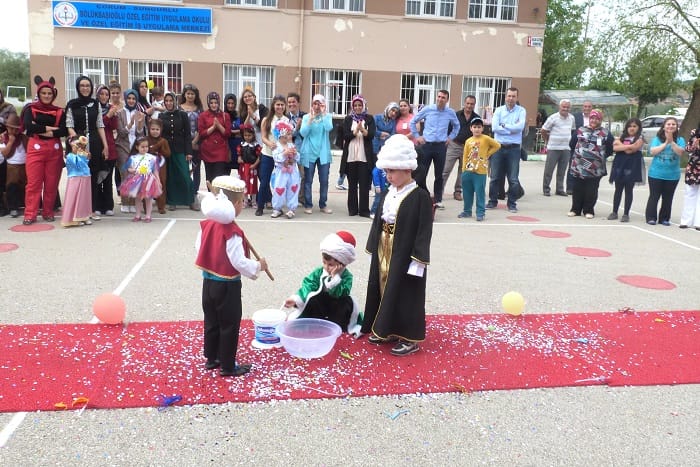 MYO ÖĞRENCİLERİNDEN MİNİKLERE KOSTÜM ŞENLİĞİ