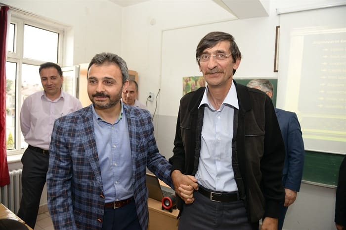 YILLAR SONRA ÖĞRETMENİYLE KARŞILAŞTI