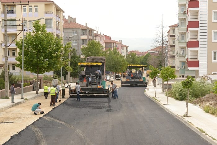 MEHMET AKİF ERSOY CADDESİ ASFALTLANDI