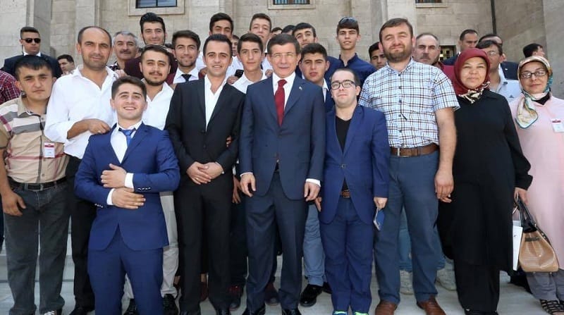 BAŞBAKAN ÇORUMLU GENÇLERİ KIRMADI