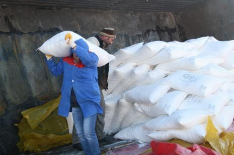İŞÇİNİN ÜZERİNE ŞEKER ÇUVALLARI DÜŞTÜ