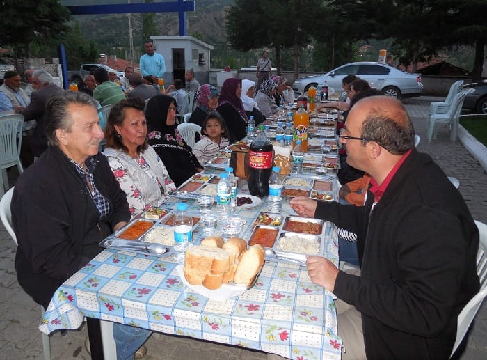 ŞEHİT AİLELERİ İFTAR YEMEĞİNDE BİR ARAYA GELDİ