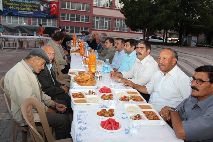 BAŞKANLAR, MUHTARLAR ÇADIRDA İFTAR YAPTILAR