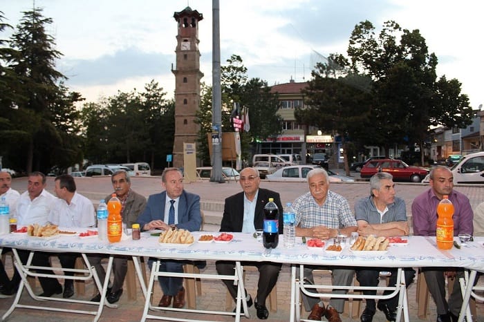 MHP’LİLER İFTAR ÇADIRINDA ORUÇLARINI AÇTI