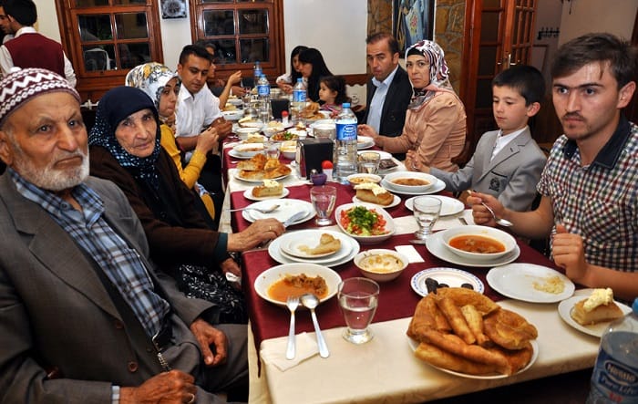 EMNİYET’TEN ŞEHİT VE GAZİ AİLELERİNE İFTAR
