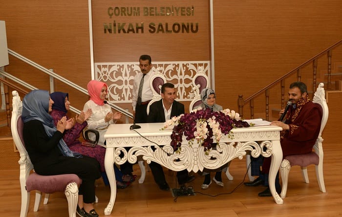ENGELLİ GENÇLERİN NİKAHINI BAŞKAN KIYDI