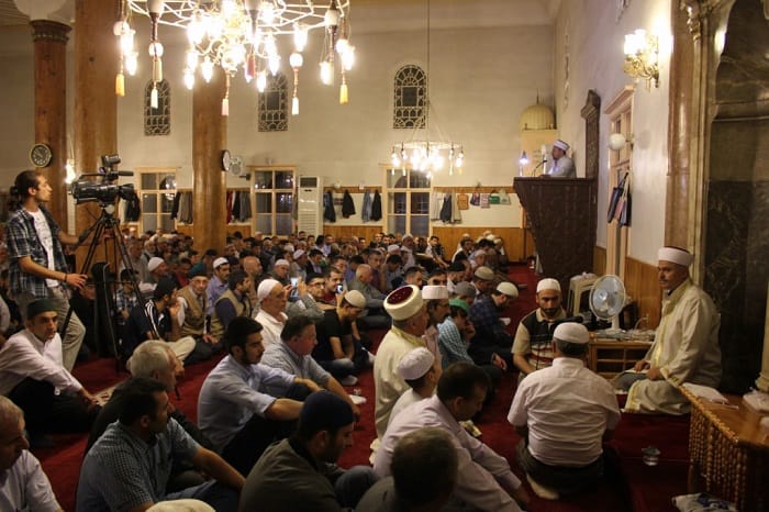 KADİR GECESİNDE CAMİLER DOLDU TAŞTI