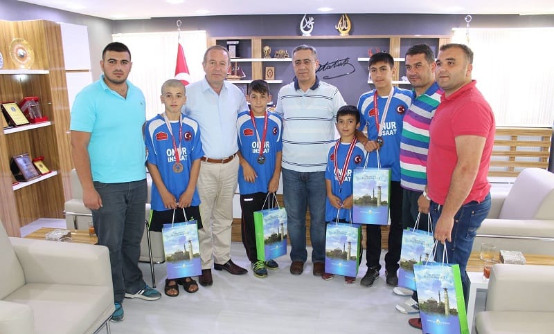 KIRKPINAR GÜREŞÇİLERİMİZ ÖDÜLLENDİRİLDİ