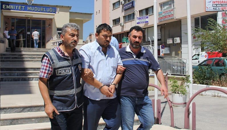 BABASINI KESTİ PİŞMAN OLMADI