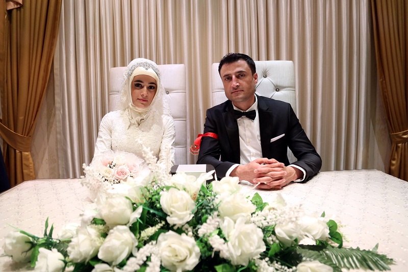 ÖMER İLE NUR EVLİLER KERVANINA KATILDI