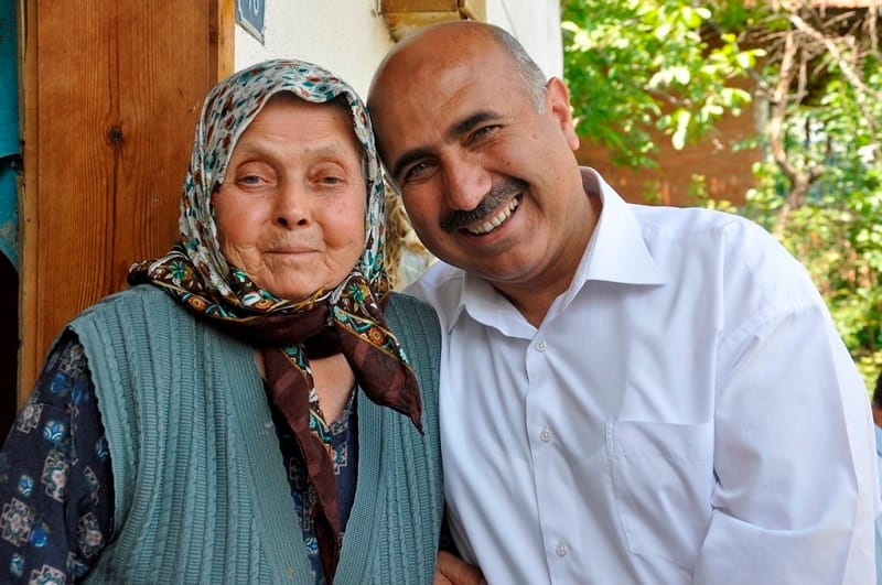 BAŞKAN BAYRAMDA YAŞLILARI UNUTMADI