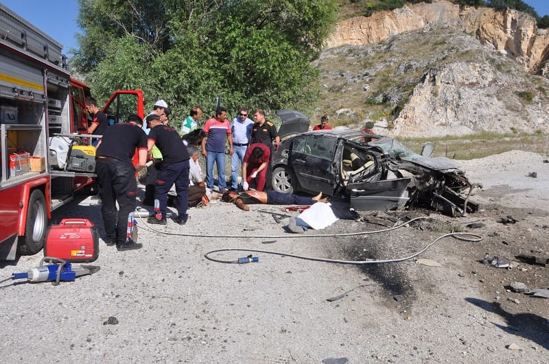 ÇORUM’DAN GİDEN AİLE KAZA YAPTI: 2 ÖLÜ