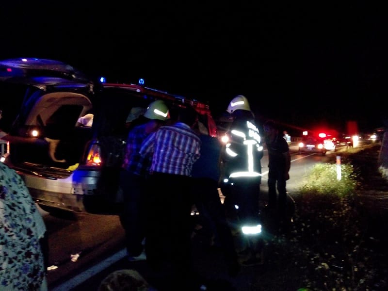 DİREKSİYON BAŞINDA UYUDU: 1 ÖLÜ 4 YARALI
