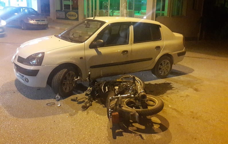 OTOMOBİLLE MOTOSİKLET ÇARPIŞTI