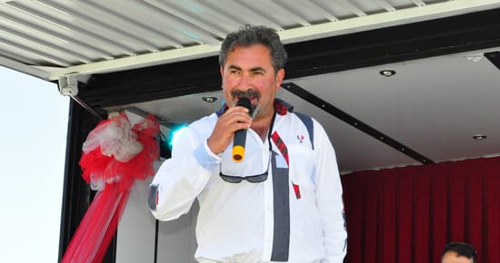 GAZETECİYE ŞENLİKTE ÇİRKİN SALDIRI