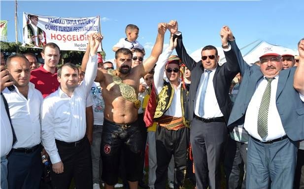 ÇORUMLU GÜREŞÇİYE ALTIN KEMER