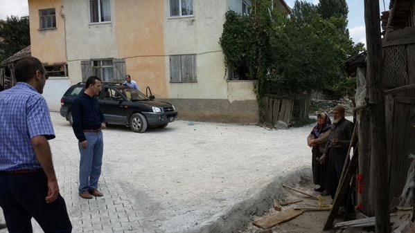 ÇORUM’UN KÖYLERİNE PARKE TAŞI DÖŞENİYOR