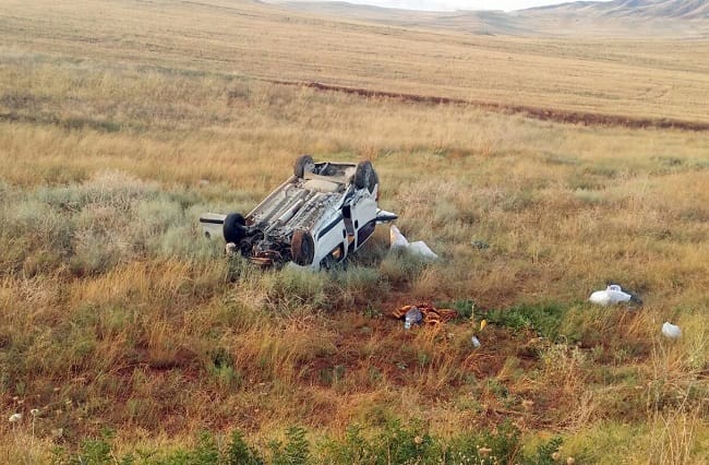 ÇORUM’DA OTOMOBİL TARLAYA UÇTU