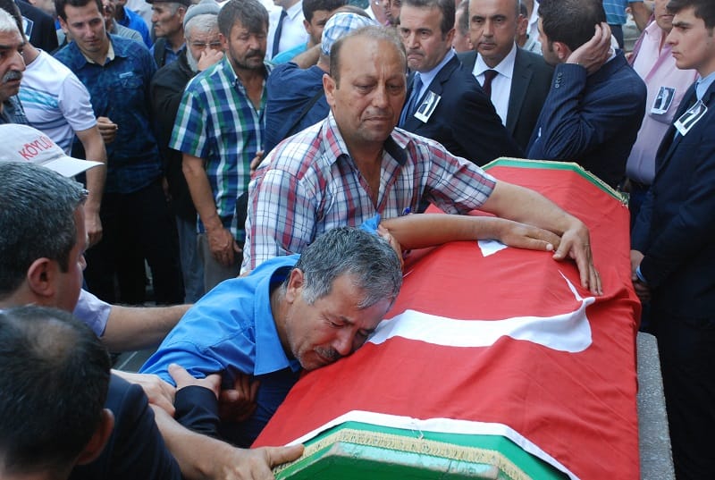 ÖLEN VEKİLE HAZİN TÖREN