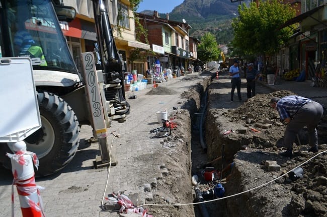 İÇME SUYU ALTYAPI YENİLEMESİ DEVAM EDİYOR