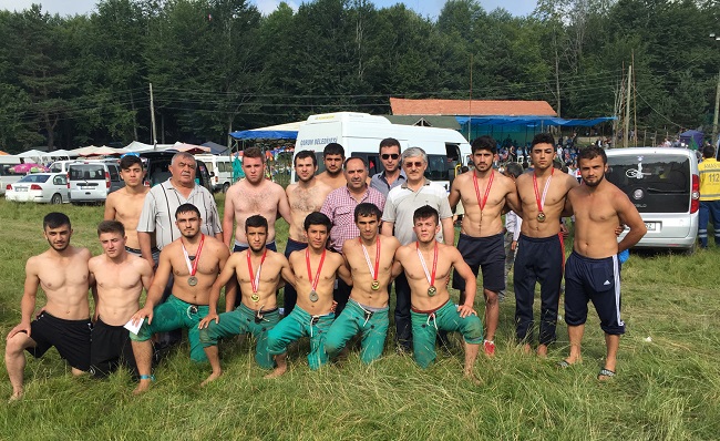 ÇORUM GÜREŞTE ŞAMPİYON OLDU