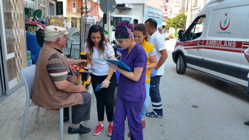 YAŞLI ADAMIN İMDADINA 112 EKİPLERİ YETİŞTİ
